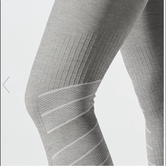 Size L in soft grey - Picture 3 of 6